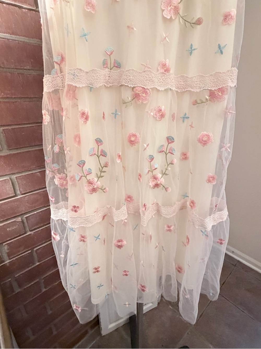 Altar'd State NWT  Callistyn Embroiderd  Pink Floral Tulle Midi Skirt Ex Small - Picture 9 of 10